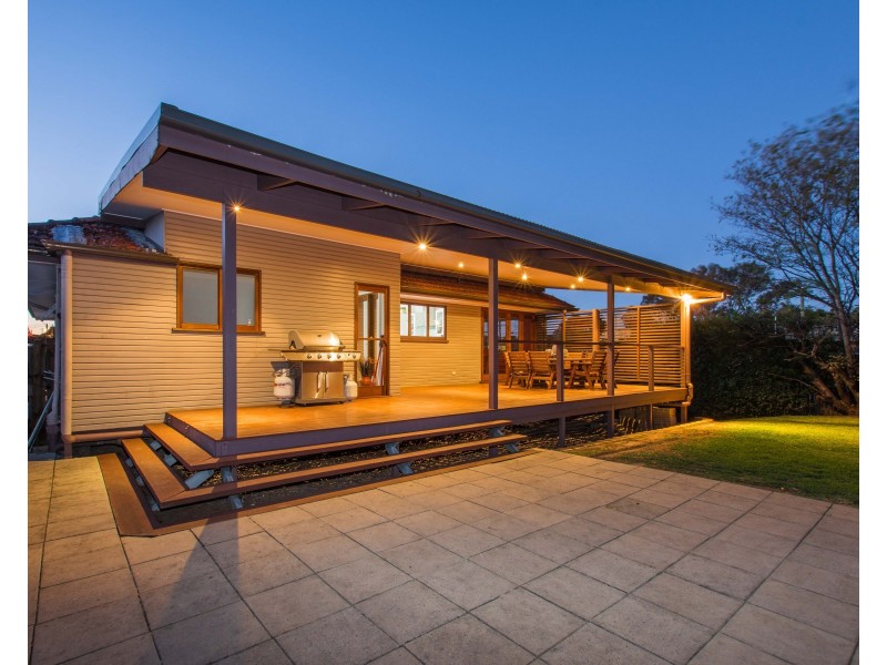 10 Sterculia Avenue, Holland Park West QLD 4121