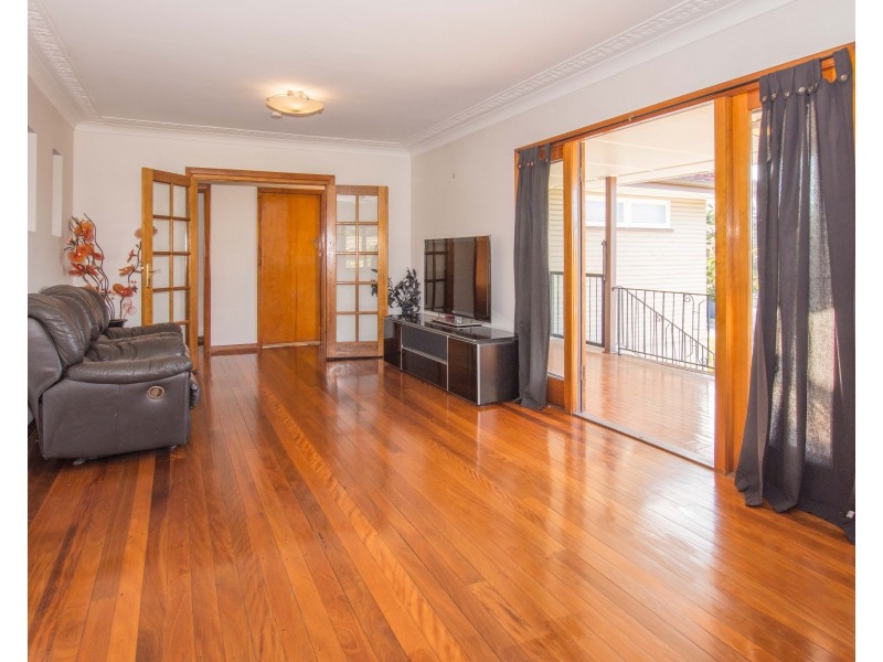 10 Sterculia Avenue, Holland Park West QLD 4121