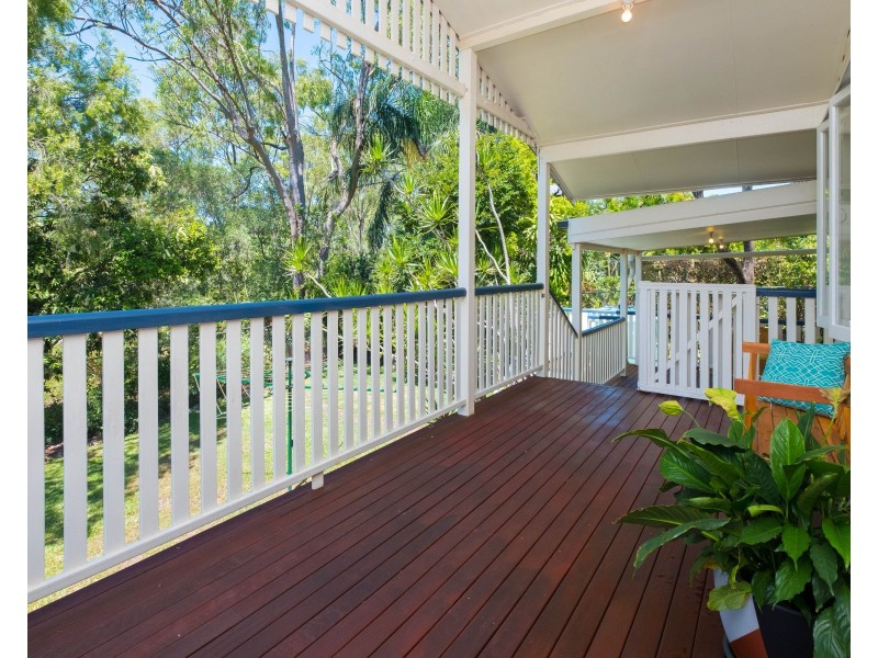 10 Algona Street, Holland Park West QLD 4121