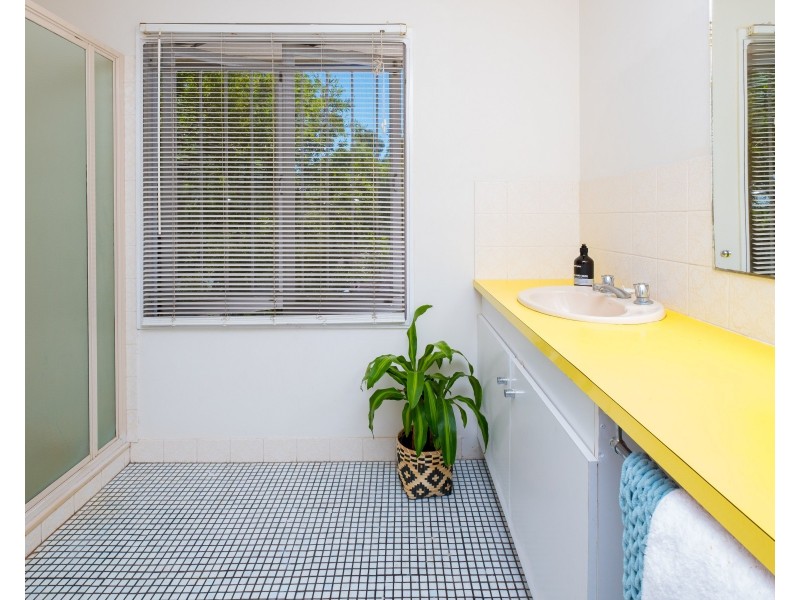 10 Algona Street, Holland Park West QLD 4121