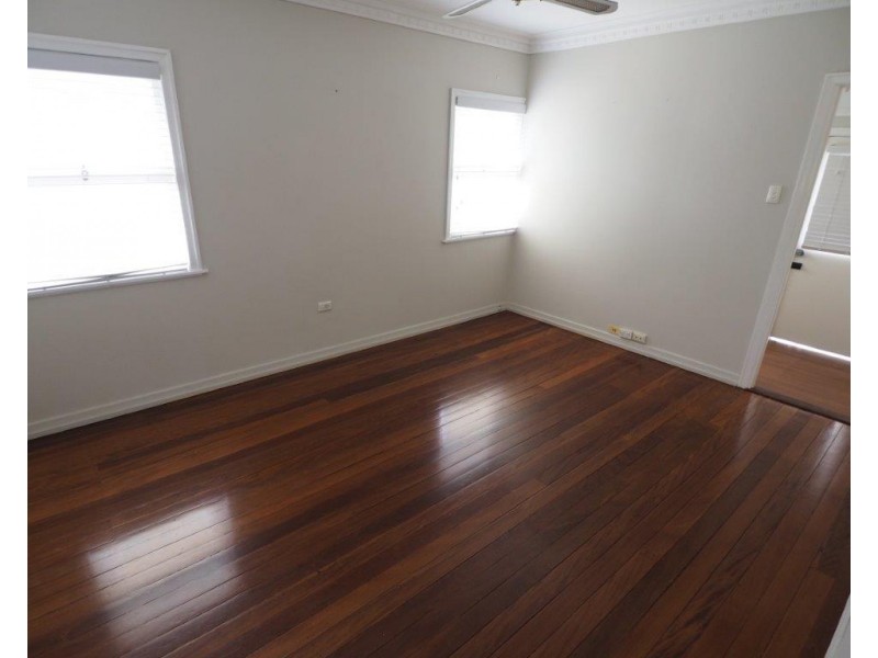 374 Wynnum Road, Norman Park QLD 4170