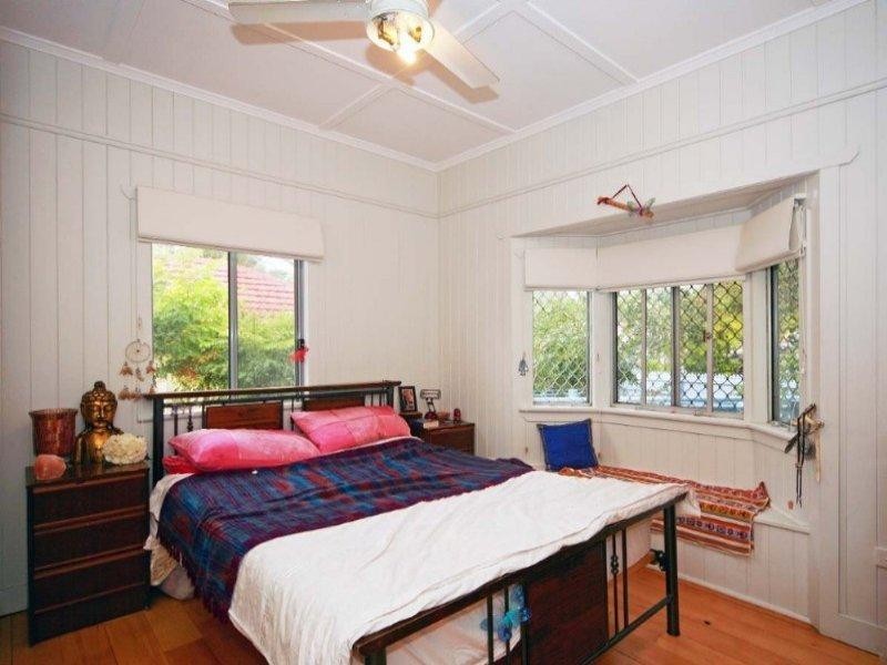 31 Riding Road, Hawthorne QLD 4171