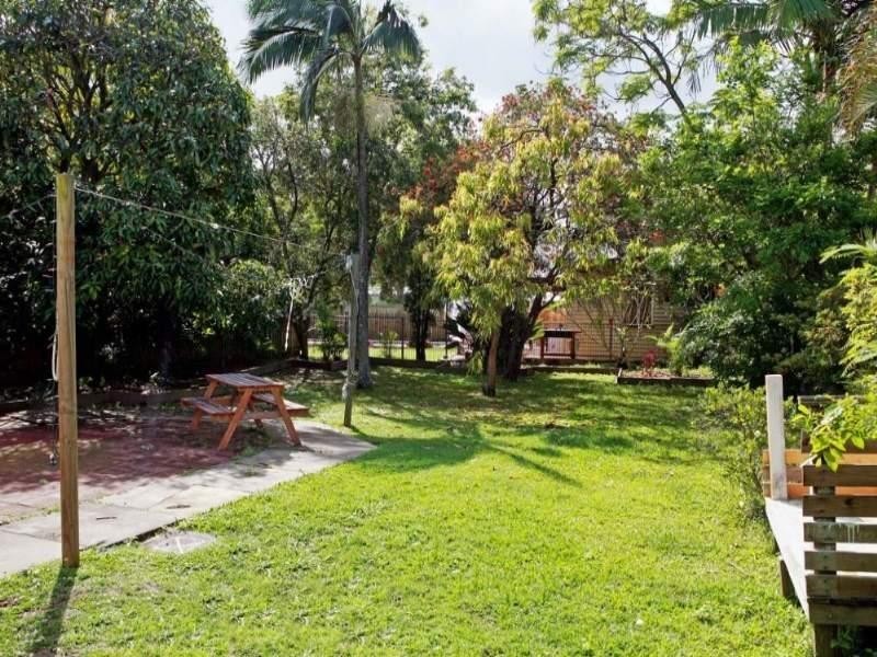 31 Riding Road, Hawthorne QLD 4171