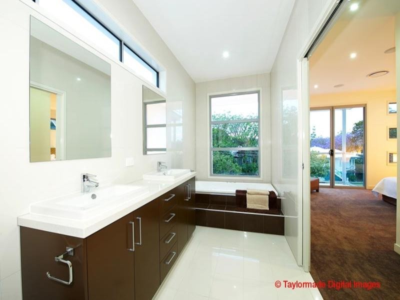 22 Jenolan Avenue, Hawthorne QLD 4171