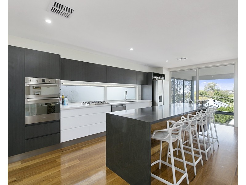 60 Joseph Street, Camp Hill QLD 4152