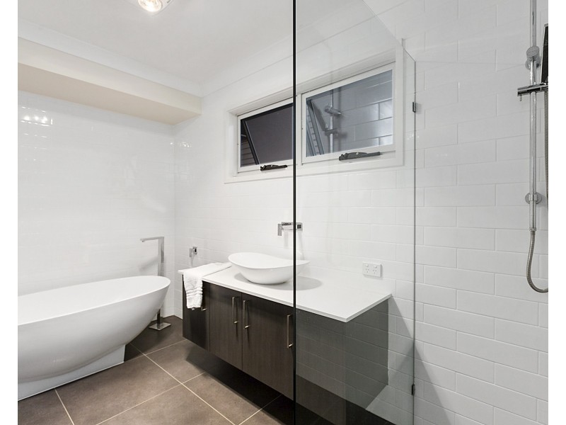 60 Joseph Street, Camp Hill QLD 4152