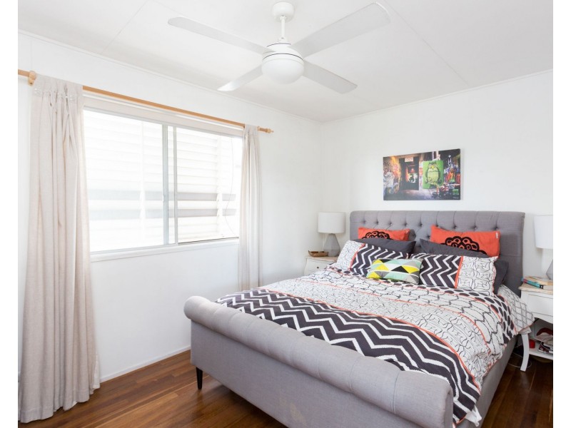 12 Karthina Street, Bulimba QLD 4171