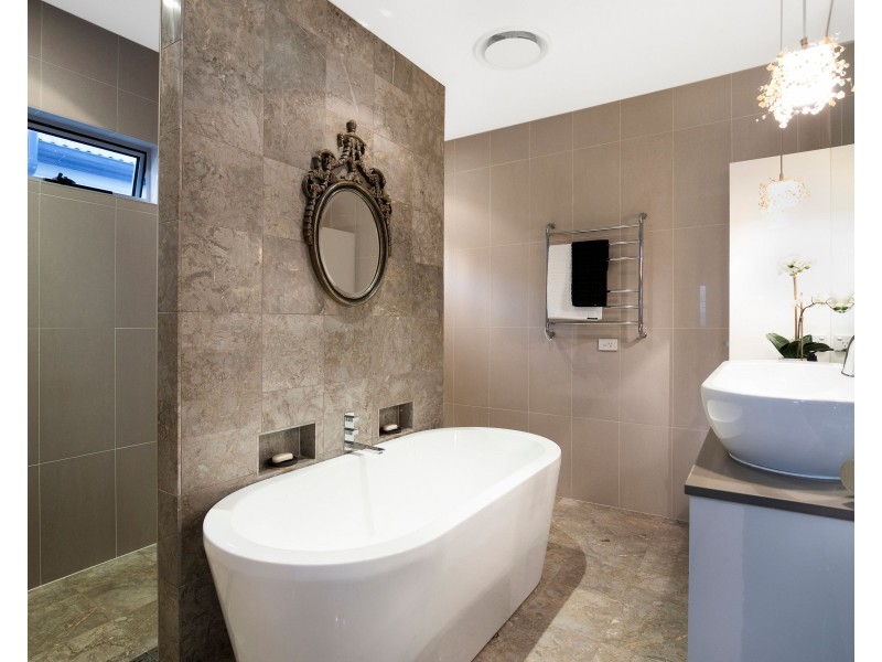 73 Agnew Street, Norman Park QLD 4170