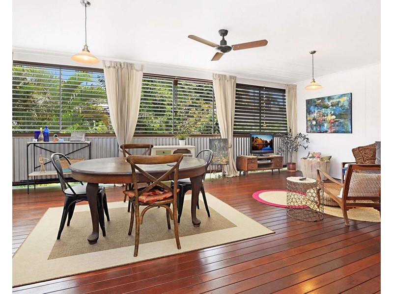 15 Iris Street, Holland Park West QLD 4121