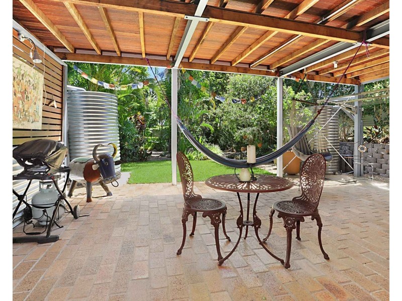 15 Iris Street, Holland Park West QLD 4121