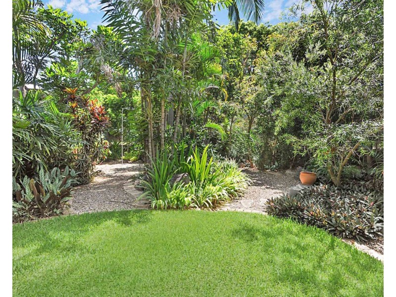 15 Iris Street, Holland Park West QLD 4121