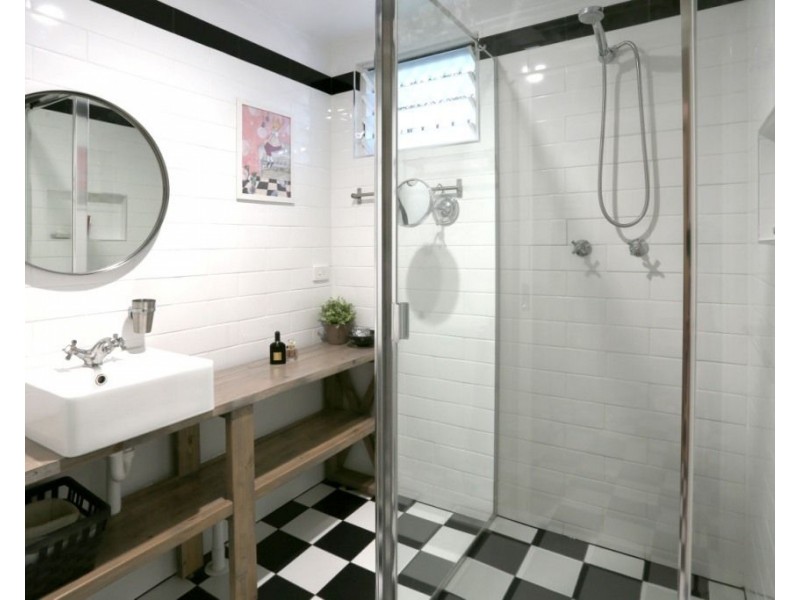 15 Iris Street, Holland Park West QLD 4121