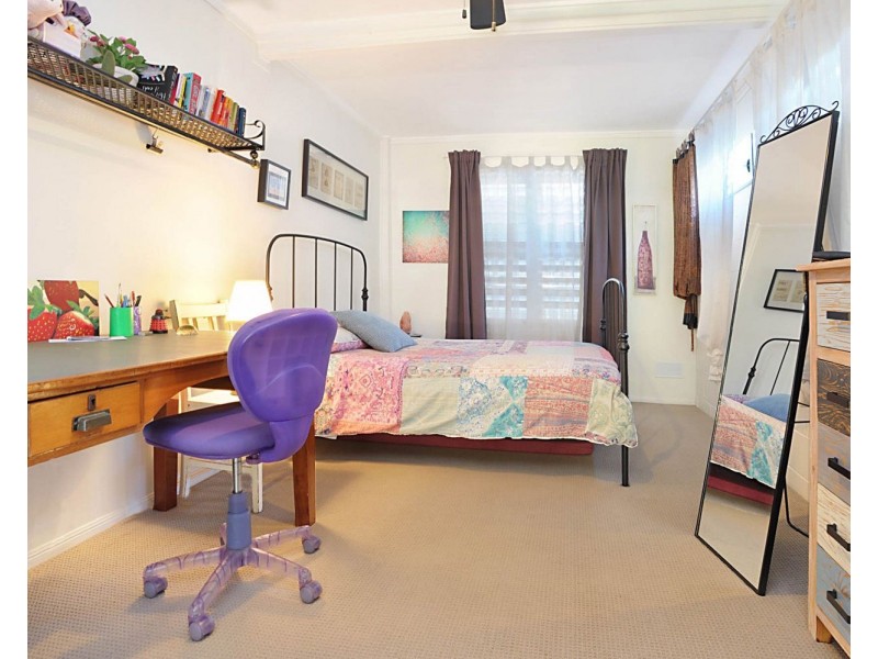 15 Iris Street, Holland Park West QLD 4121