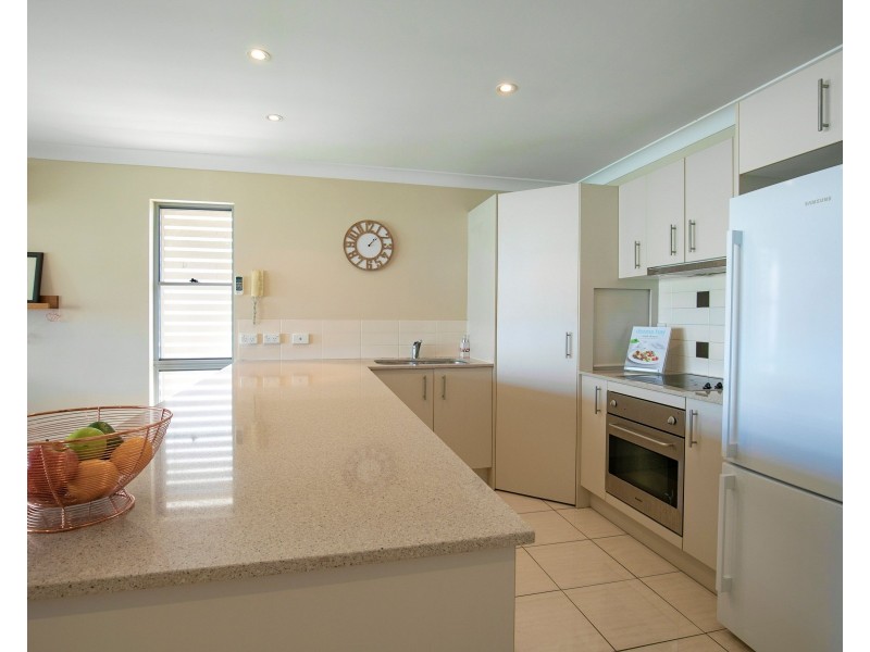 2/60 Kates Street, Morningside QLD 4170