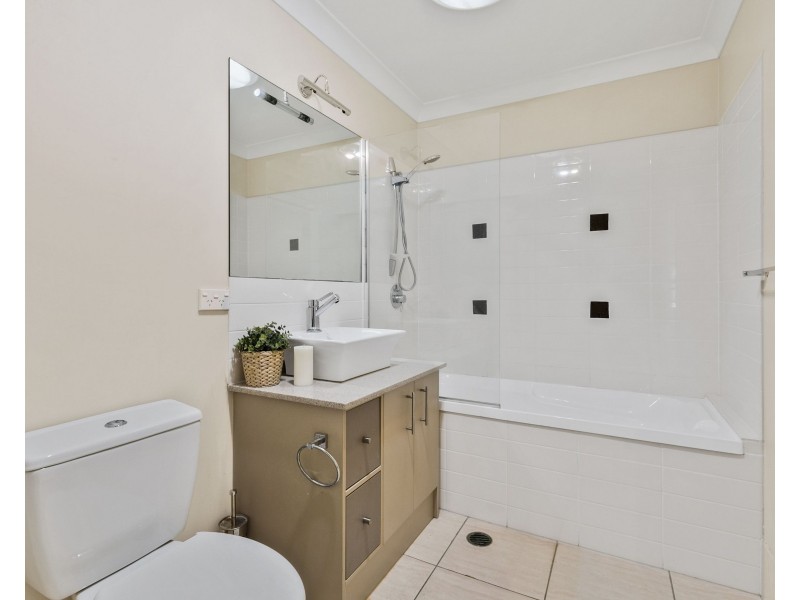 2/60 Kates Street, Morningside QLD 4170