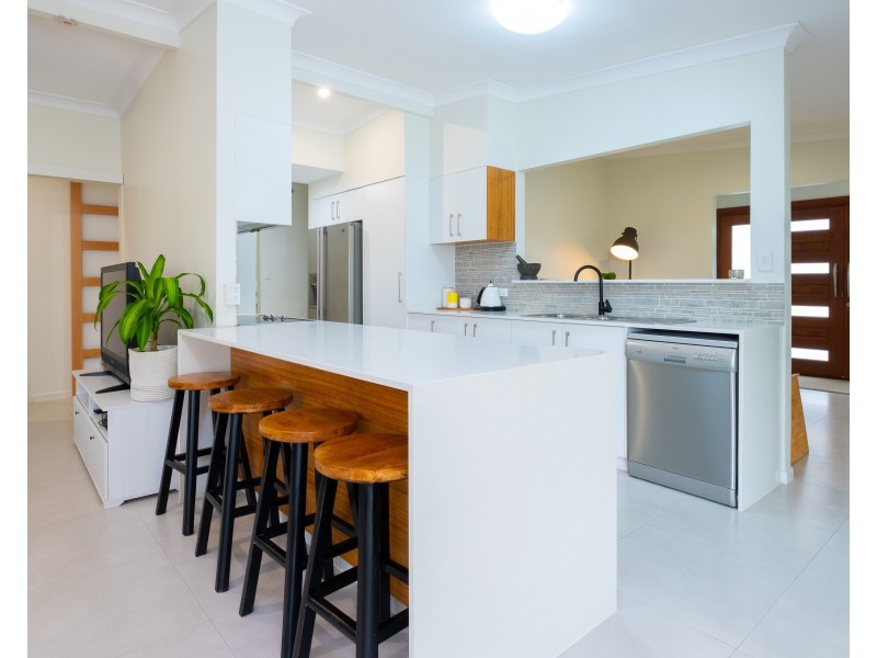 26 Algona Street, Holland Park West QLD 4121