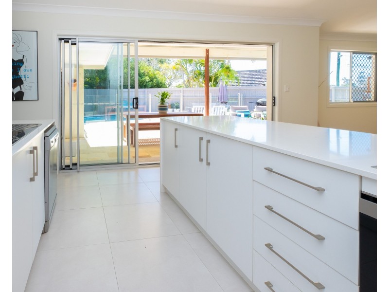 26 Algona Street, Holland Park West QLD 4121