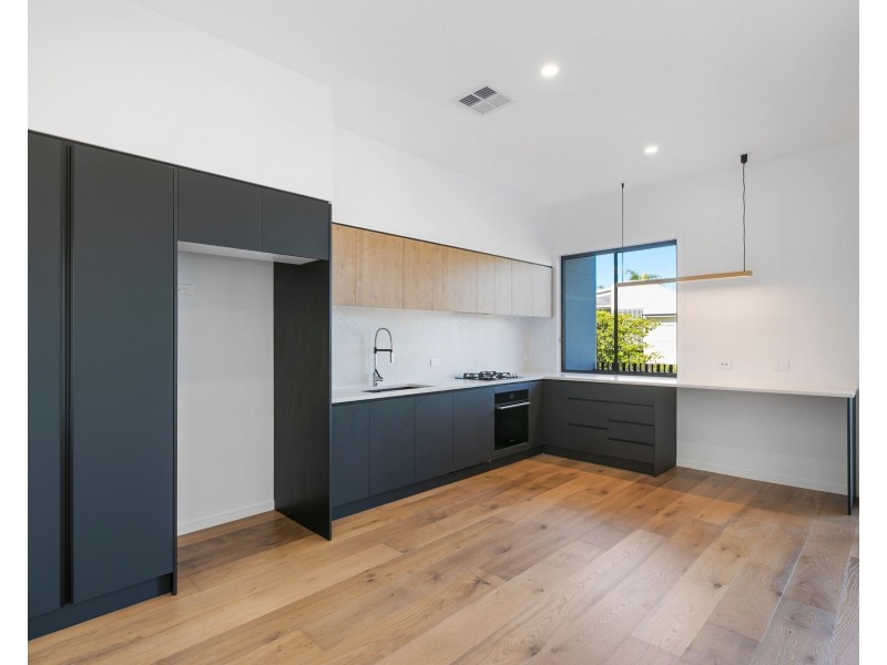 12 Sixth Avenue, Balmoral QLD 4171