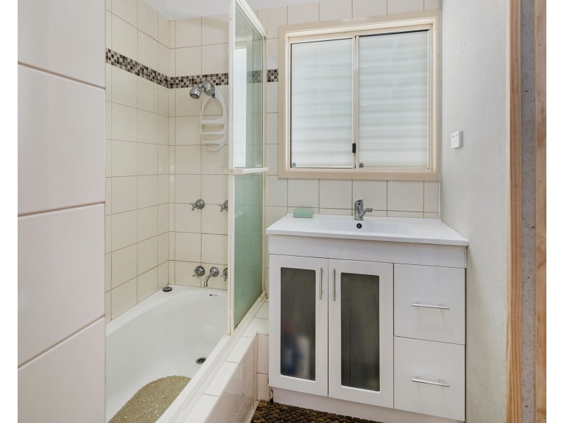 8 Karthina Street, Bulimba QLD 4171