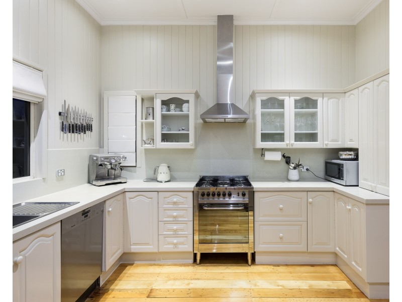 31 Donald Street, Camp Hill QLD 4152