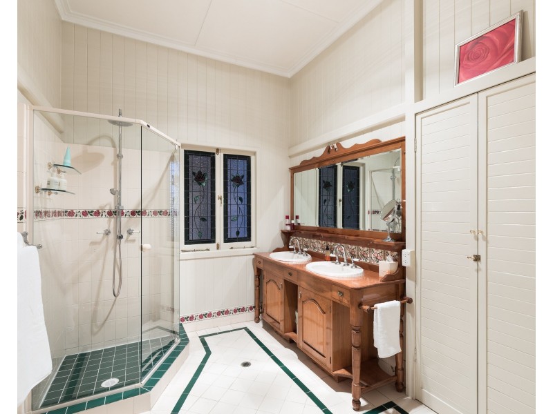 31 Donald Street, Camp Hill QLD 4152