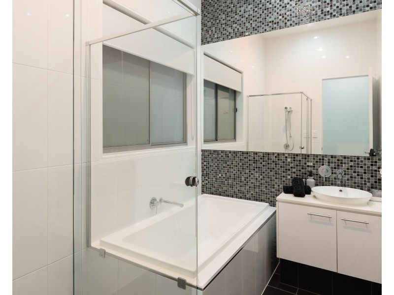 19 Philip Street, Hawthorne QLD 4171
