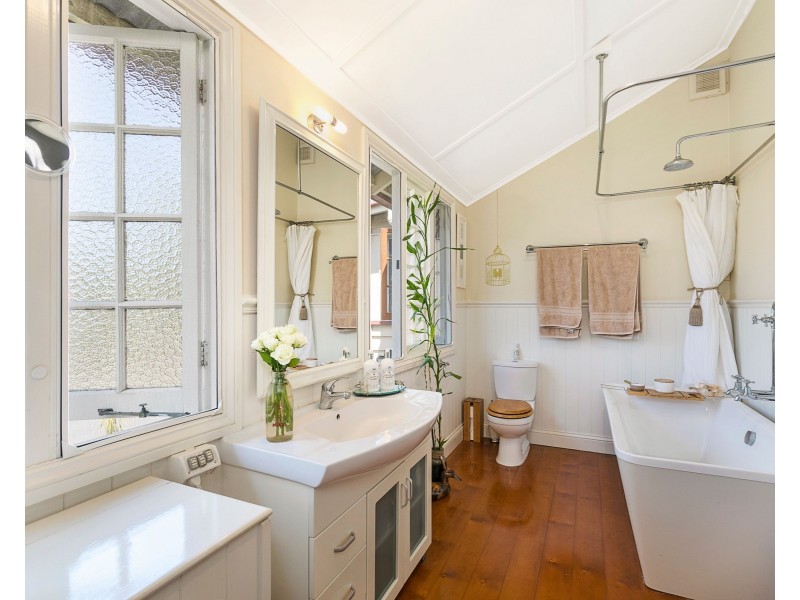 95 Thynne Avenue, Norman Park QLD 4170