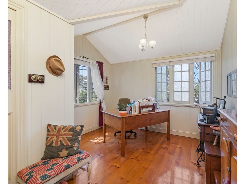 95 Thynne Avenue, Norman Park QLD 4170