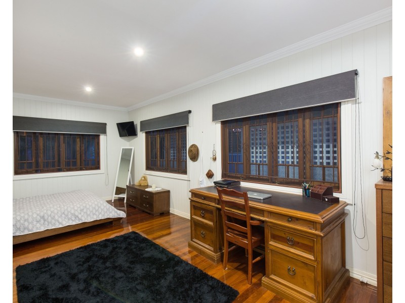 10 Ellesmere Street, Yeronga QLD 4104