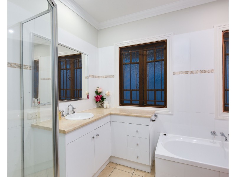 10 Ellesmere Street, Yeronga QLD 4104