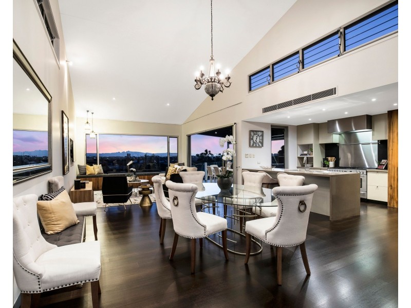 73 Agnew Street, Norman Park QLD 4170