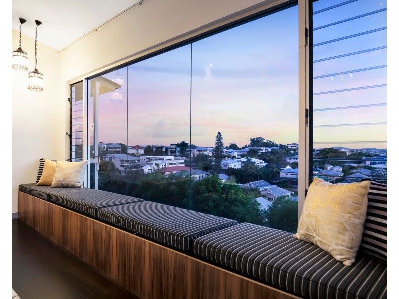 73 Agnew Street, Norman Park QLD 4170