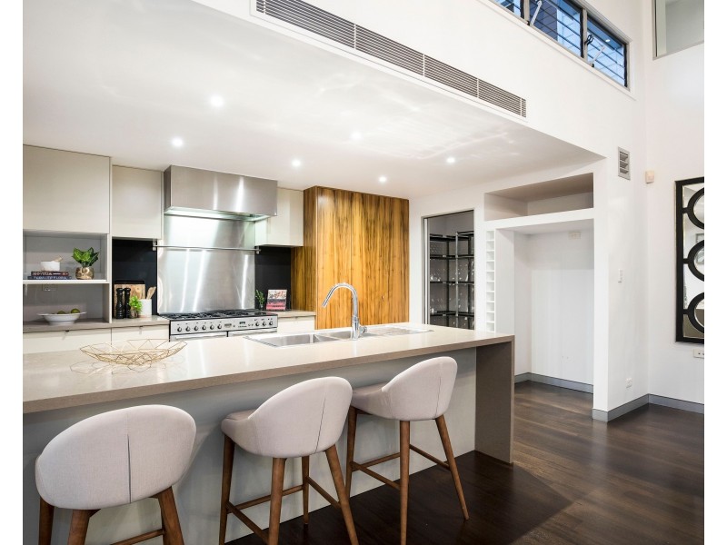 73 Agnew Street, Norman Park QLD 4170