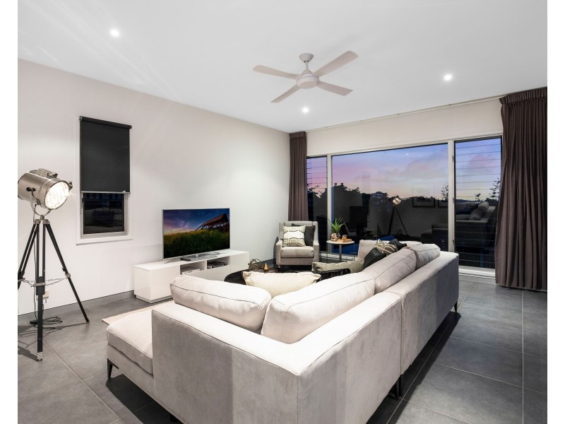 73 Agnew Street, Norman Park QLD 4170