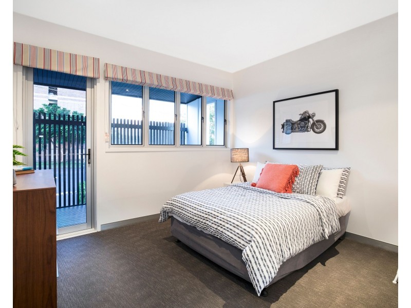 73 Agnew Street, Norman Park QLD 4170