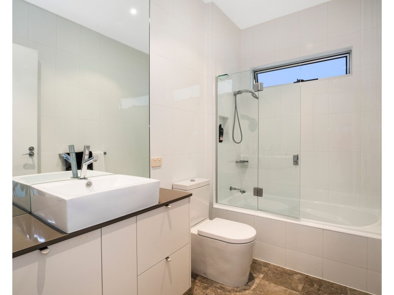 73 Agnew Street, Norman Park QLD 4170