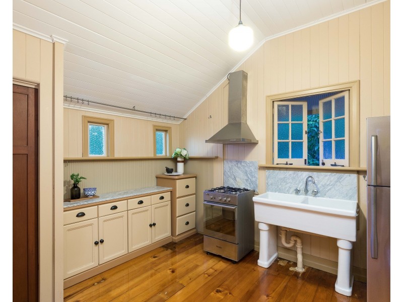 16 Beatrice Street, Hawthorne QLD 4171