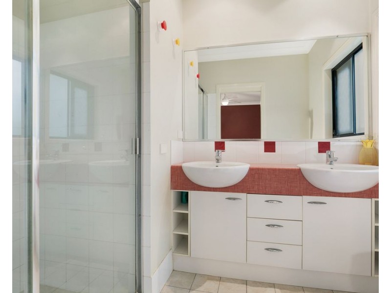 59A Riding Road, Hawthorne QLD 4171