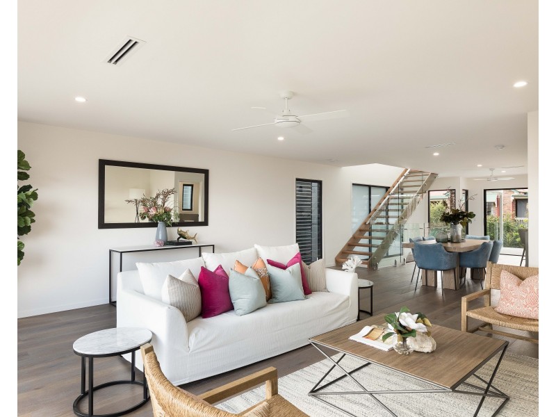 8B Bevis Street, Bulimba QLD 4171