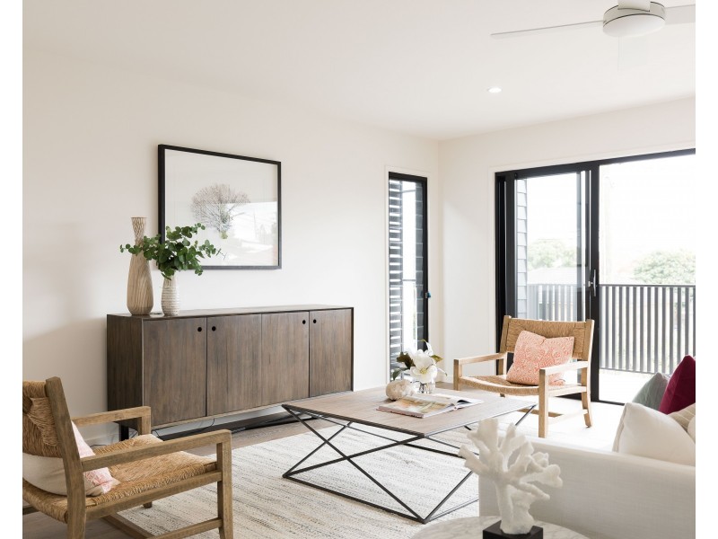 8B Bevis Street, Bulimba QLD 4171