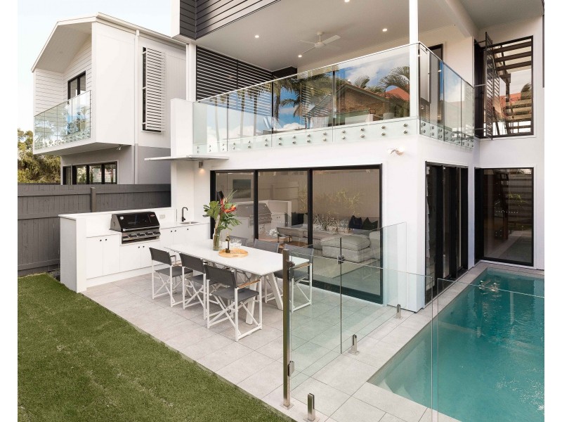 8B Bevis Street, Bulimba QLD 4171