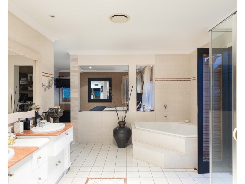 3 Belgrave Place, Carindale QLD 4152