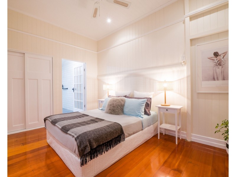 17 Burke Street, Coorparoo QLD 4151