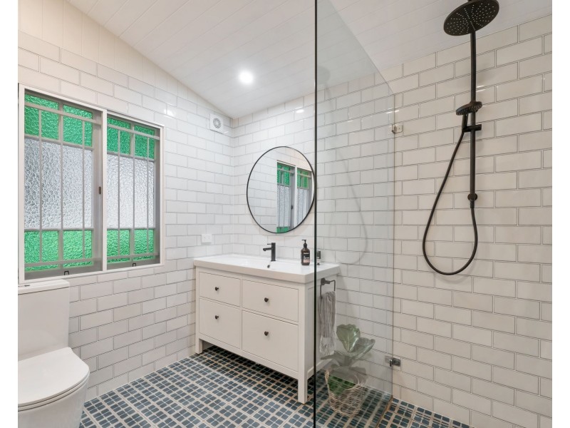 17 Burke Street, Coorparoo QLD 4151