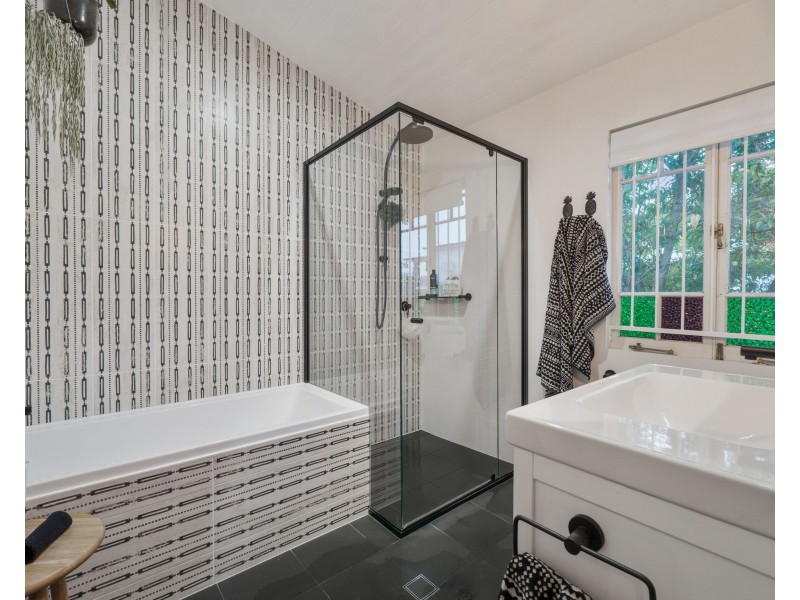 17 Burke Street, Coorparoo QLD 4151