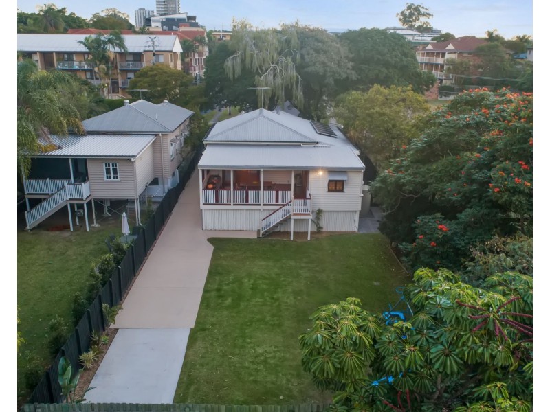 17 Burke Street, Coorparoo QLD 4151