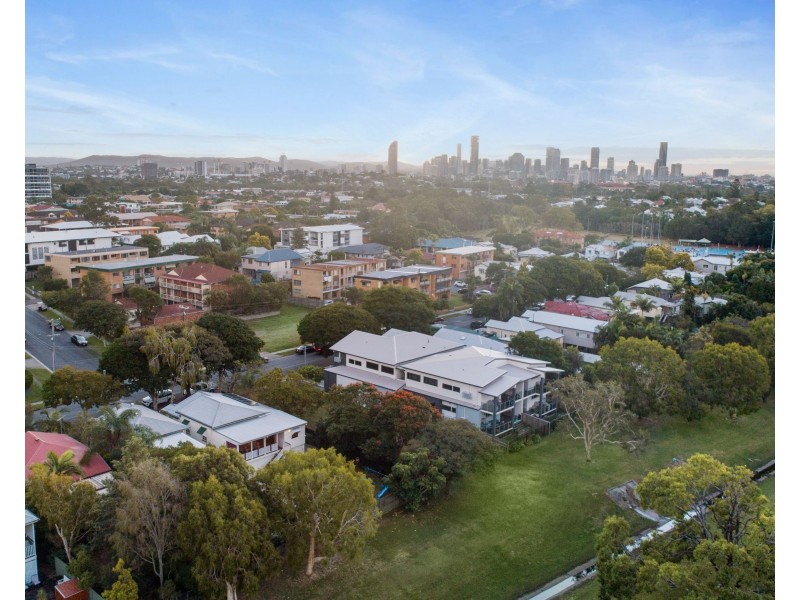 17 Burke Street, Coorparoo QLD 4151