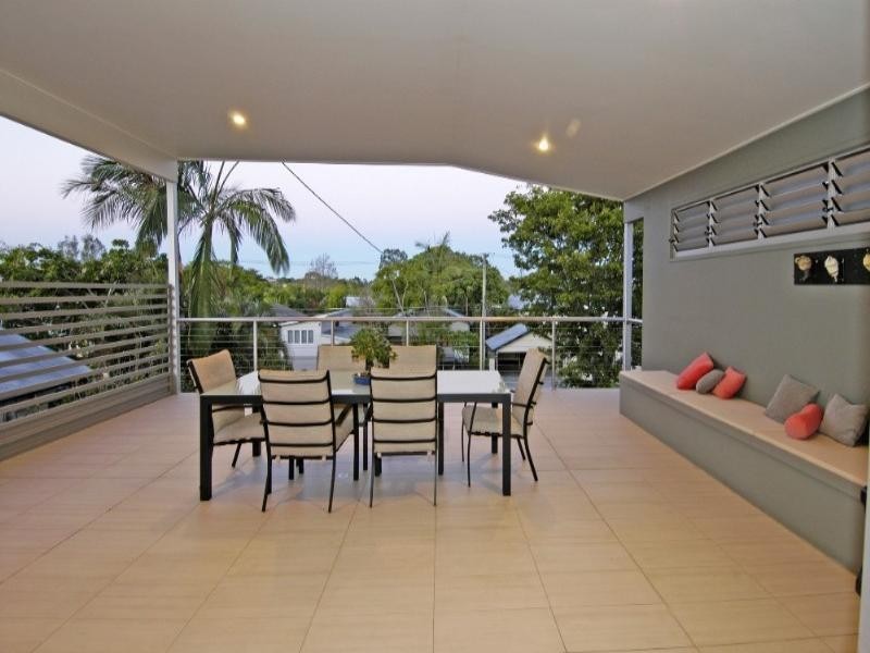 27 Stewart Street, Hawthorne QLD 4171