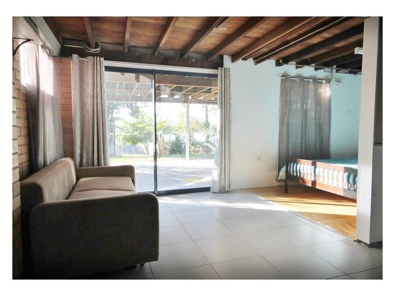 42 Mee Street, Carina QLD 4152