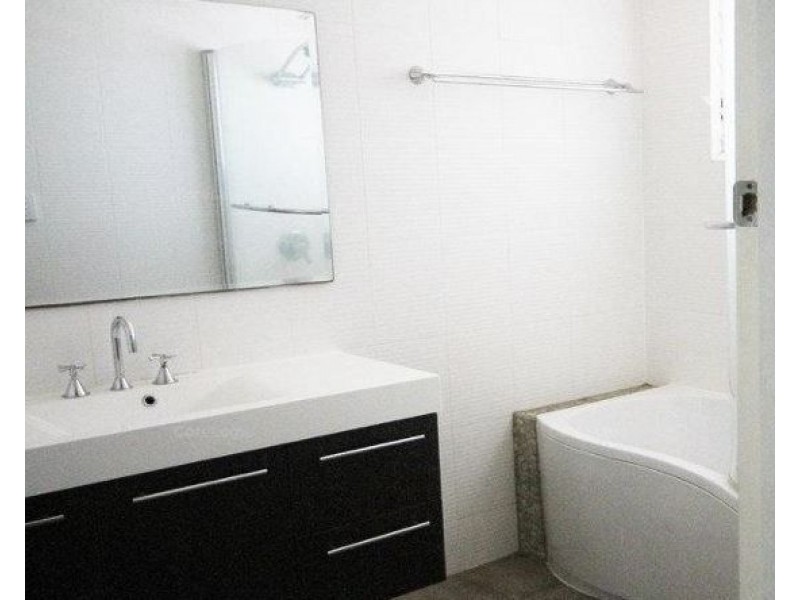 42 Mee Street, Carina QLD 4152